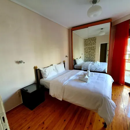 Wood 'N White, Nilie Hospitality Mgmt Selanik